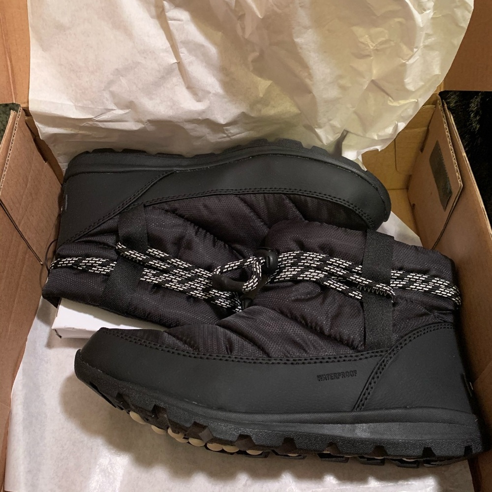 Sorel Whitney short winter boots